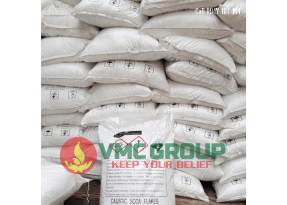 xut-vay-coustic-soda-flakes-naoh-99-trung-quoc-hoa-chat-tay-rua